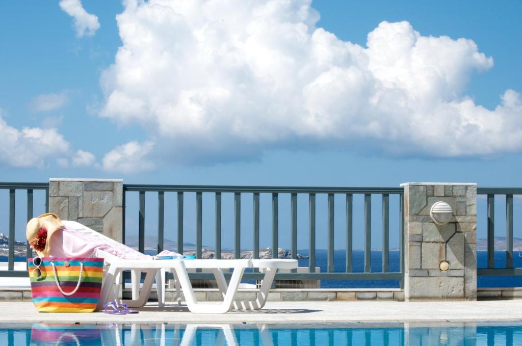 Alex Hotel Tourlos Eksteriør bilde